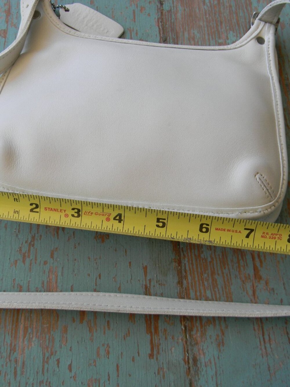 VINTAGE COACH 9142 WHITE CHALK HIPPIE CROSSBODY LEATHER SMALL BAG HANGTAG - Picture 4 of 9